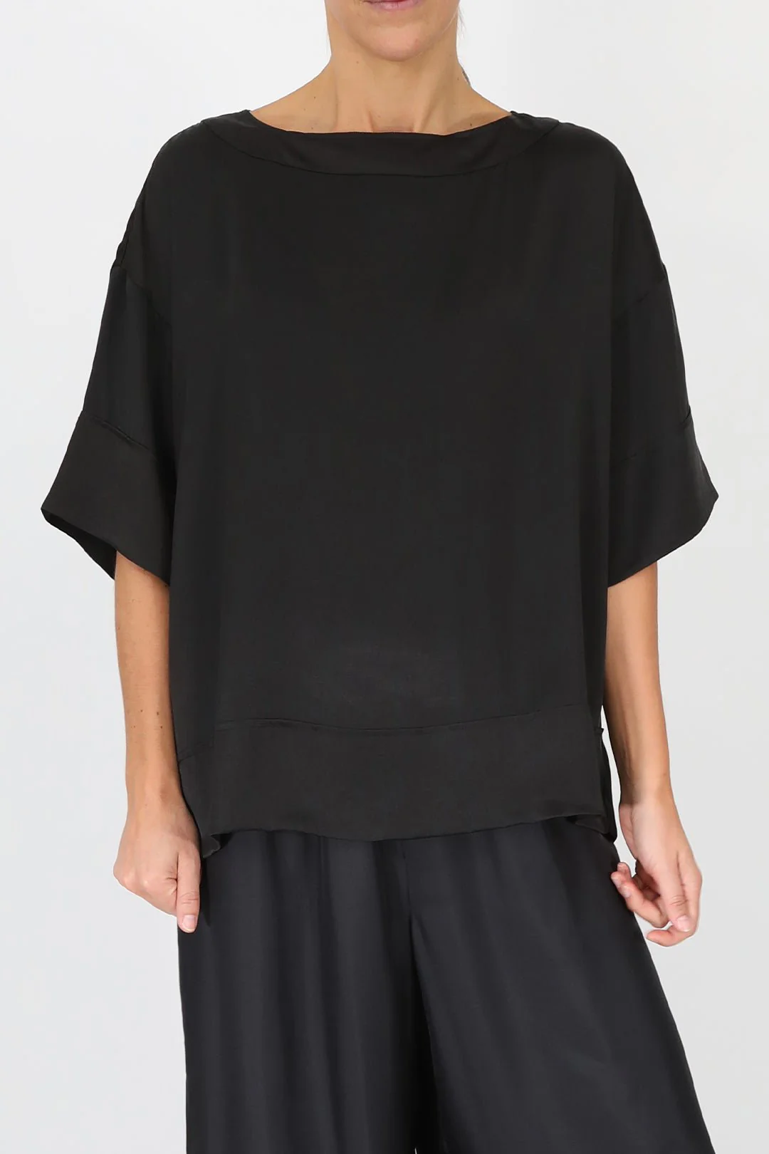 SHELLA SHORT SLEEVE BLOUSE IN BLACK SILK CHARMEUSE - Image 3