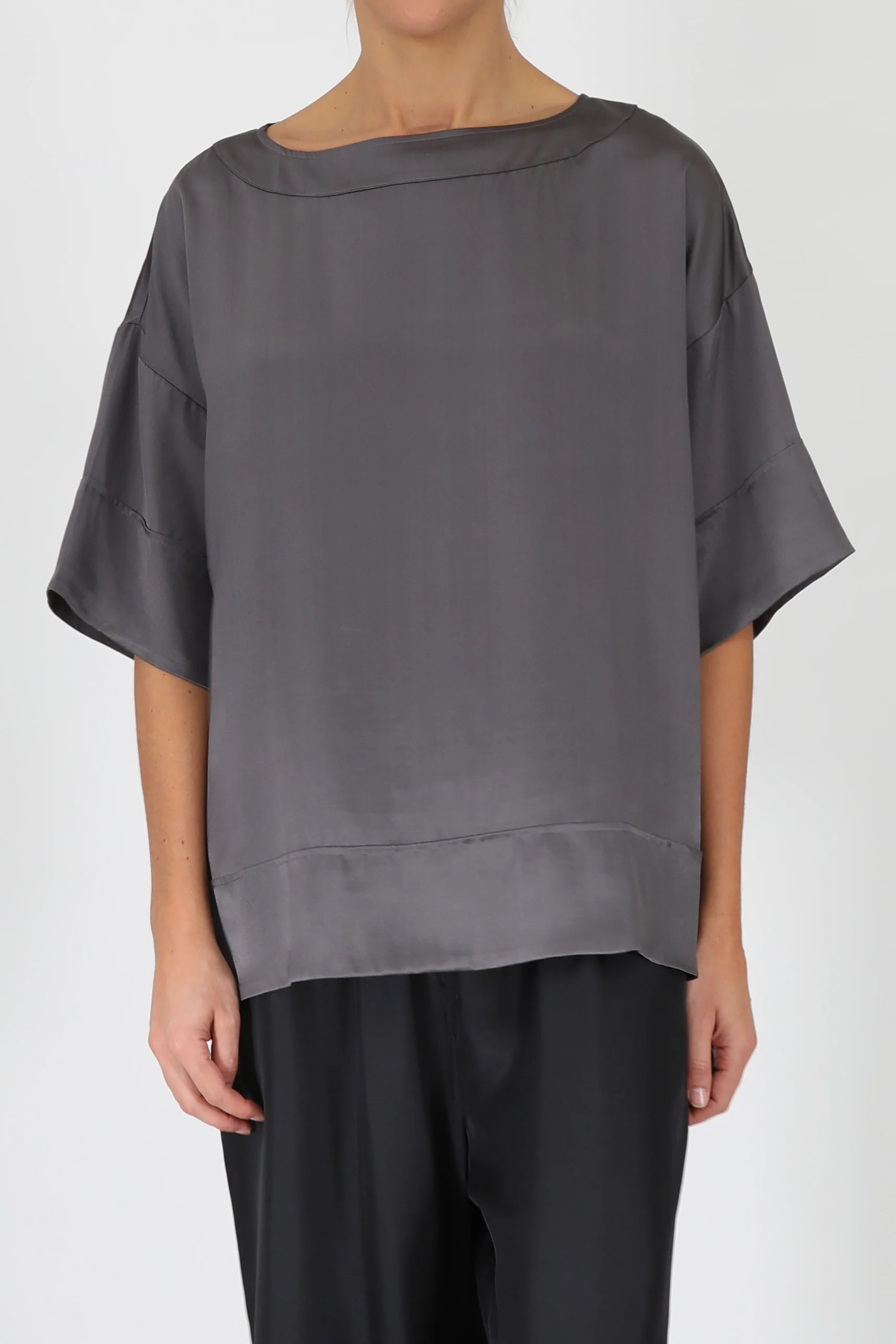 SHELLA SHORT SLEEVE BLOUSE IN GUNMETAL SILK CHARMEUSE - Image 3