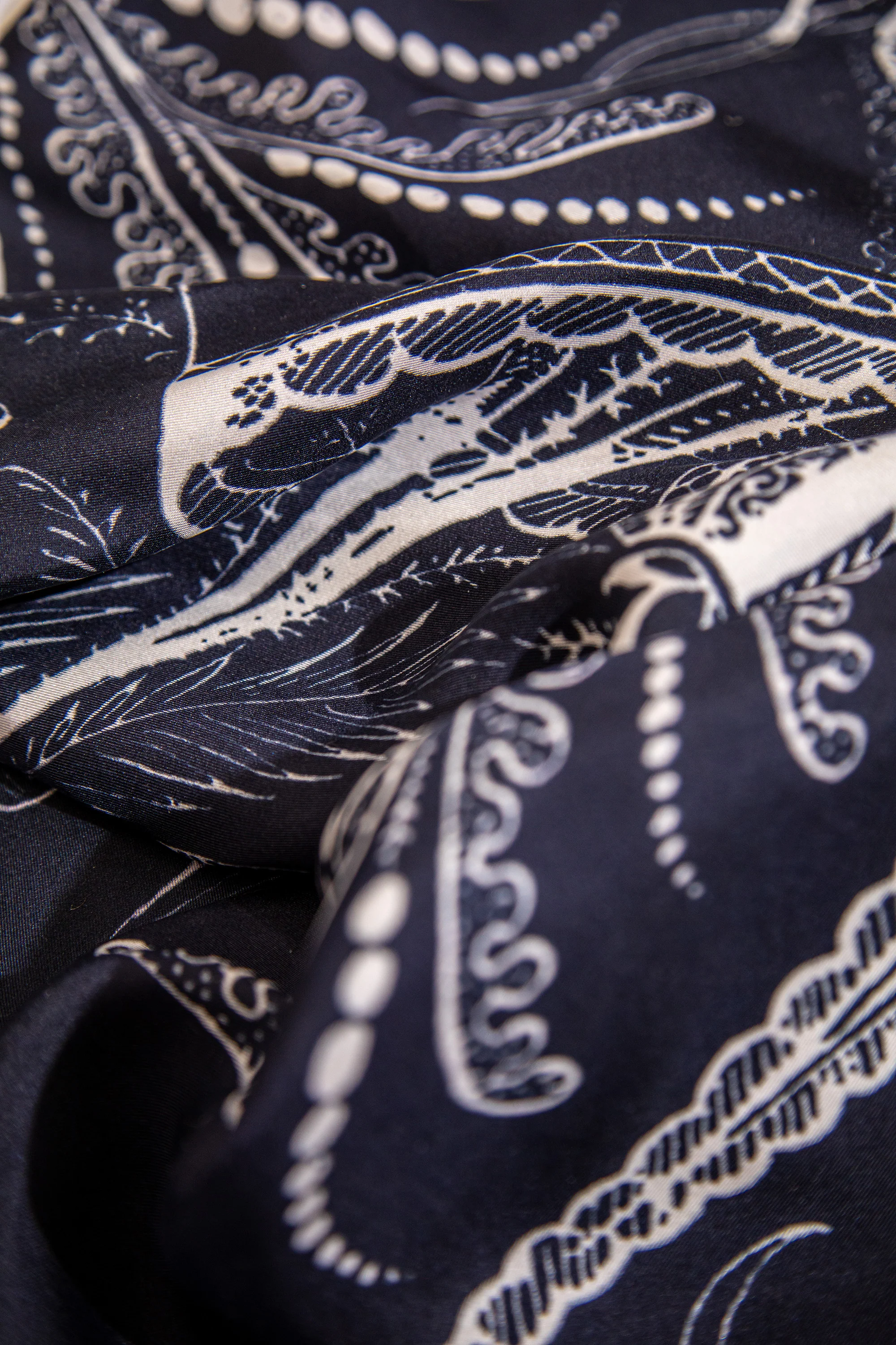 SILK TWILL SQUARE SCARF IN PAISLEY BLEU MARINE - Image 3