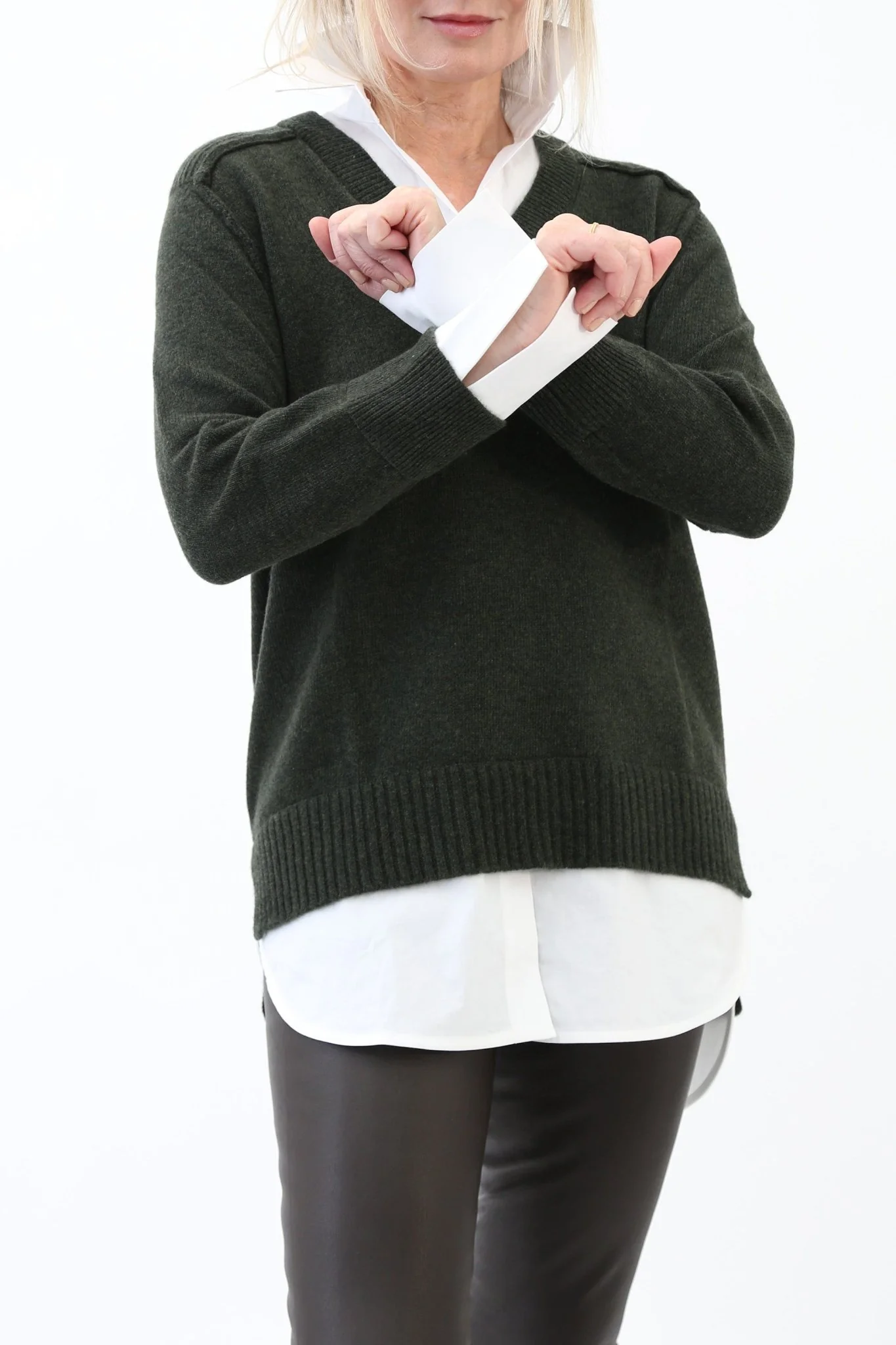 VINNIE SHIRTED V-NECK SWEATER IN FINE ITALIAN STRETCH POPLIN - Image 3