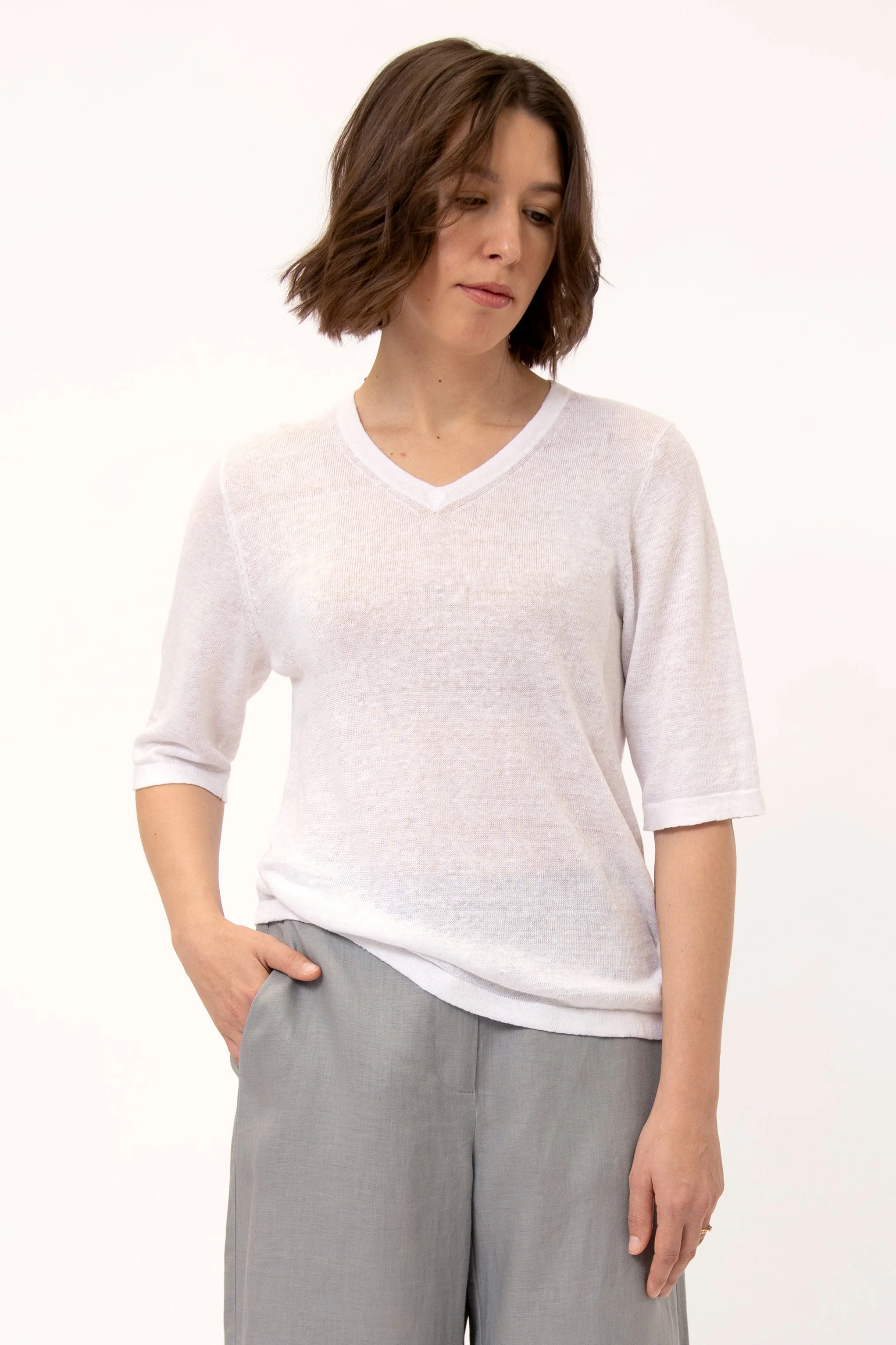 VERO V-NECK IN FINE GAUGE ITALIAN LINEN KNIT - Image 8