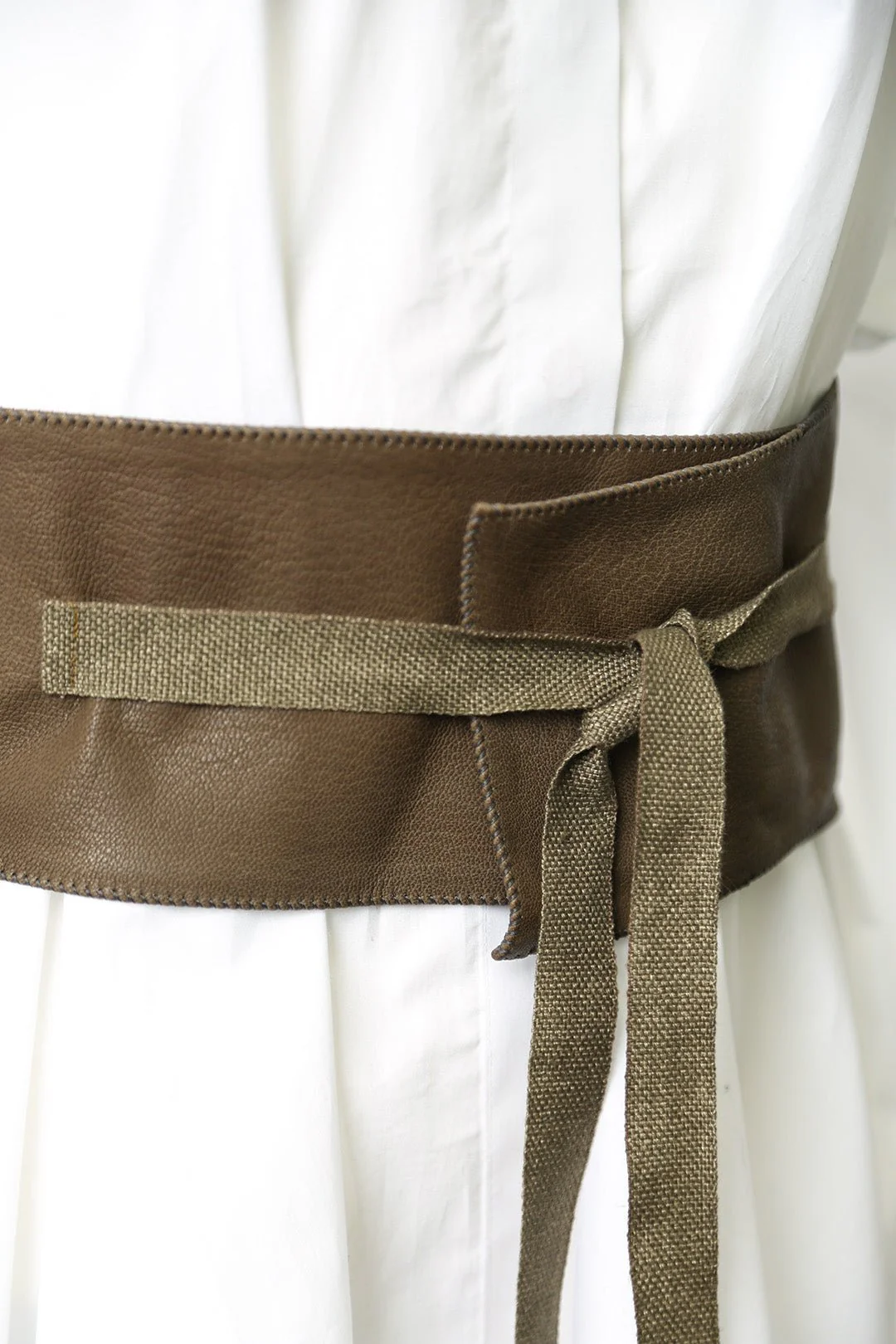 APIRO TIE FRONT KIMONO BELT IN LEATHER - Image 3
