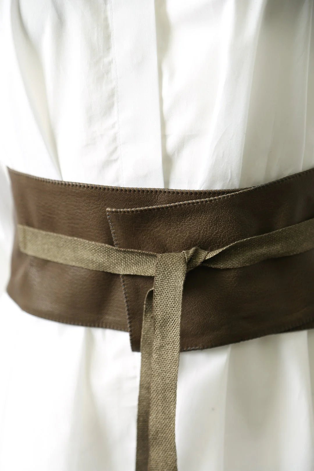 APIRO TIE FRONT KIMONO BELT IN LEATHER - Image 6